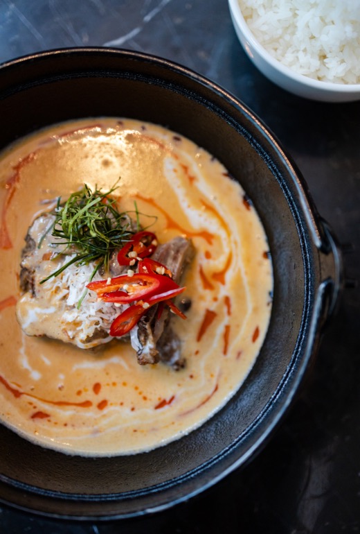 cari-coco-thai.jpg Gros plan sur un cari thaïlandais à la noix de coco du restaurant Siam.